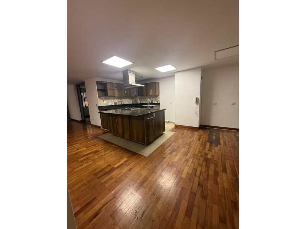 SE ARRIENDA APARTAMENTO DUPLEX EN LAURELES SEGUNDO PARQUE — foto 3