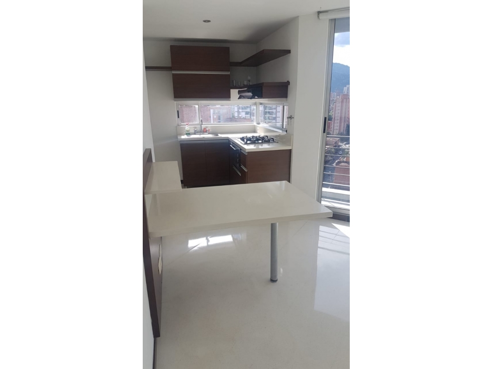 SE VENDE APARTAMENTO EN LAURELES MEDELLIN
