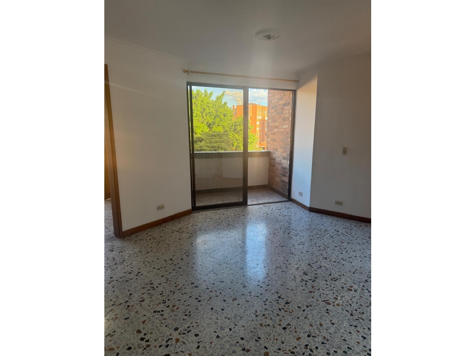 SE ARRIENDA APARTAMENTO EN LAURELES MEDELLIN — foto 3