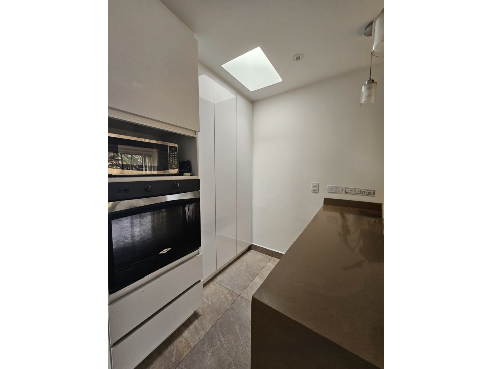 SE VENDE APARTAMENTO EN LAURELES MEDELLIN — foto 2