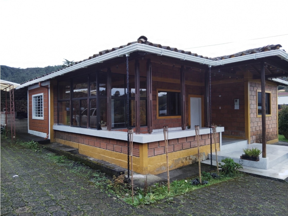 SE ARRIENDA CASA EN ENVIGADO SECTOR ESCOBERO