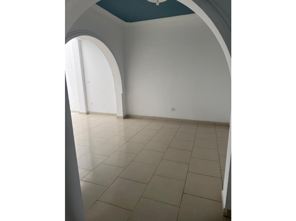 SE ARRIENDA CASA EN LAURELES MEDELLIN — foto 3