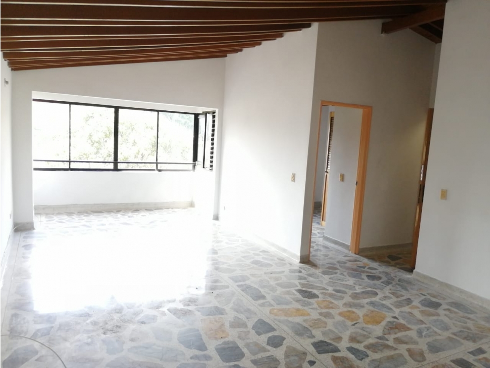 SE VENDE APARTAMENTO-CERCA AL PRIMER PARQUE DE LAURELES MEDELLIN