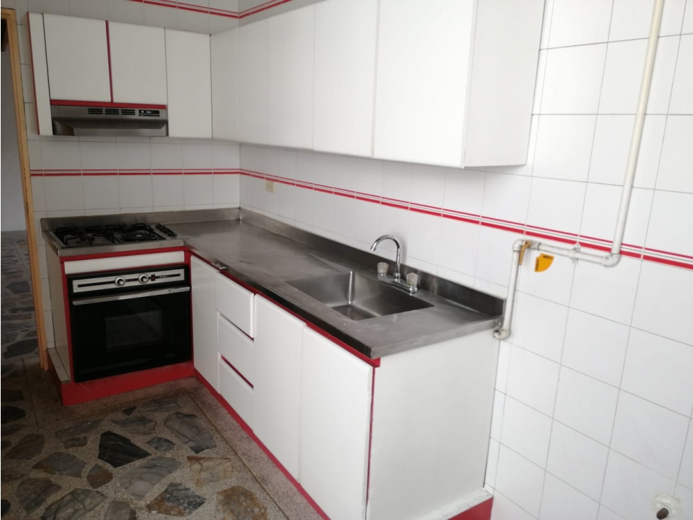SE VENDE APARTAMENTO-CERCA AL PRIMER PARQUE DE LAURELES MEDELLIN — foto 3