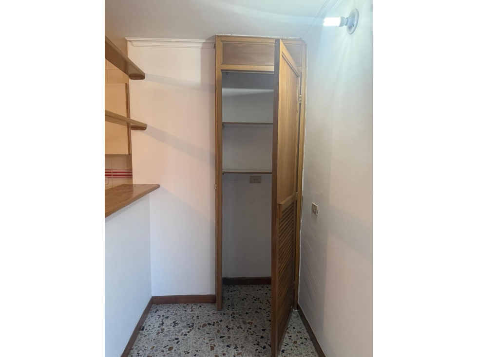 SE ARRIENDA APARTAMENTO EN LAURELES MEDELLIN — foto 2