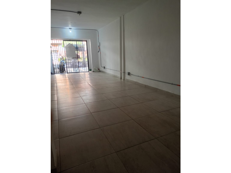 SE ARRIENDA LOCAL EN LAURELES MEDELLIN — foto 2