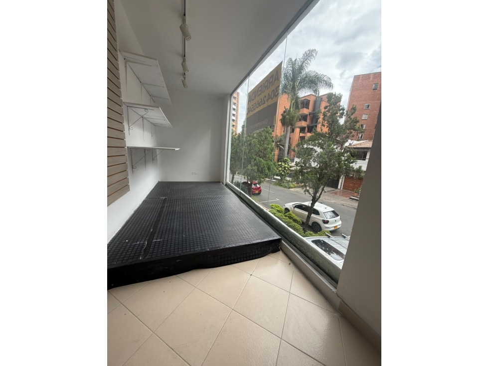 ARRIENDO CASA COMERCIAL EN LAURELES MEDELLIN