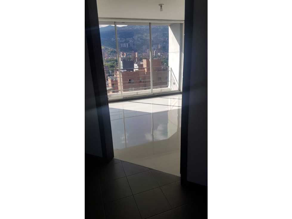SE VENDE APARTAMENTO EN LAURELES MEDELLIN — foto 4