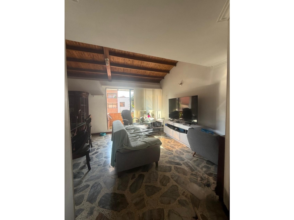 SE VENDE APARTAMENTO EN LAURELES MEDELLIN