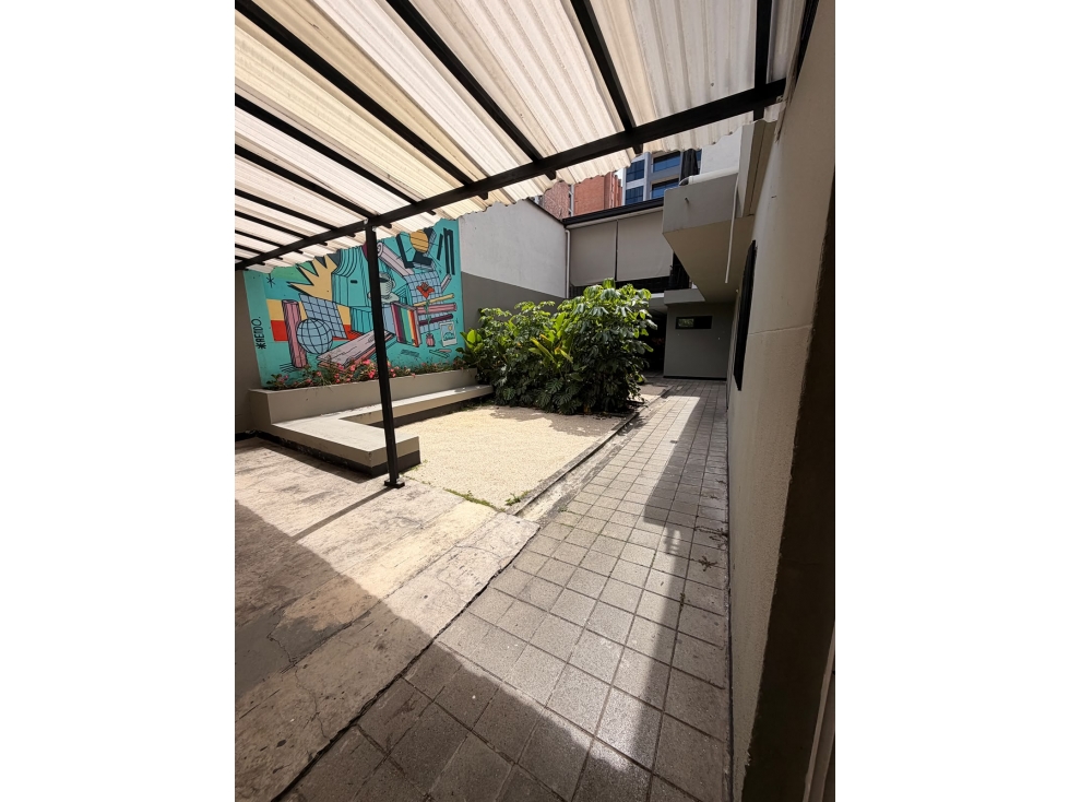 CASA EN VENTA EN LAURELES-MEDELLIN