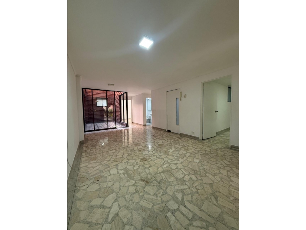 APARTAMENTO EN ARRIENDO EN PRIMER PISO, SECTOR SIMON BOLIVAR