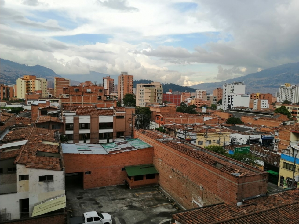 SE ARRIENDA APARTAMENTO EN LAURELES MEDELLIN