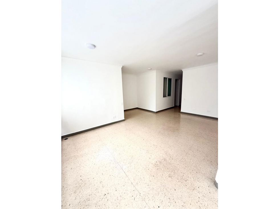 SE VENDE APARTAMENTO-LAURELES MEDELLIN — foto 2