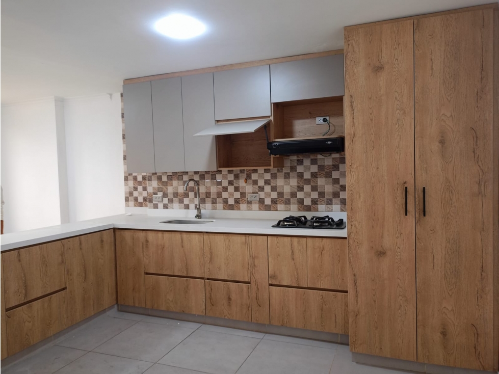 SE VENDE APARTAMENTO-LAURELES MEDELLIN
