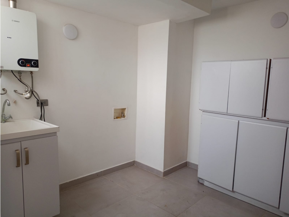 SE VENDE APARTAMENTO-LAURELES MEDELLIN — foto 3