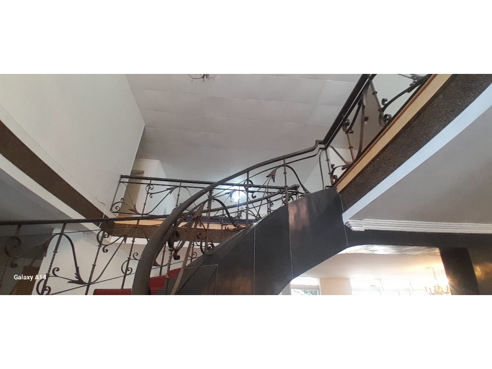 SE VENDE CASA LOTE EN LAURELES MEDELLIN — foto 2