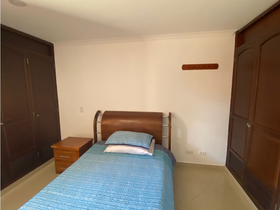 SE VENDE APARTAMENTO DUPLEX AMOBLADO EN LAURELES-MEDELLÍN — foto 3
