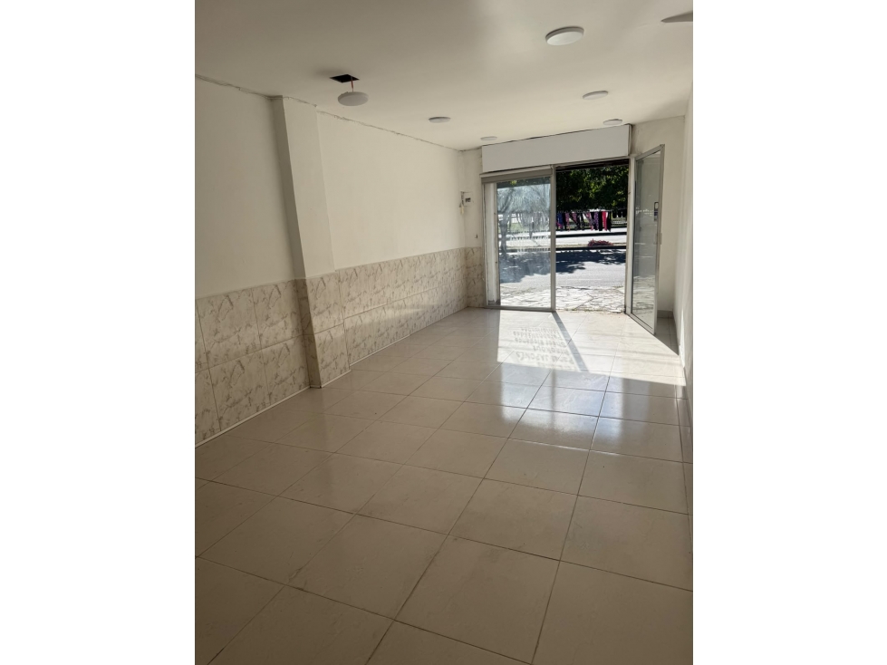 SE ARRIENDA LOCAL COMERCIAL SECTOR JUMBO LA 65 - 3