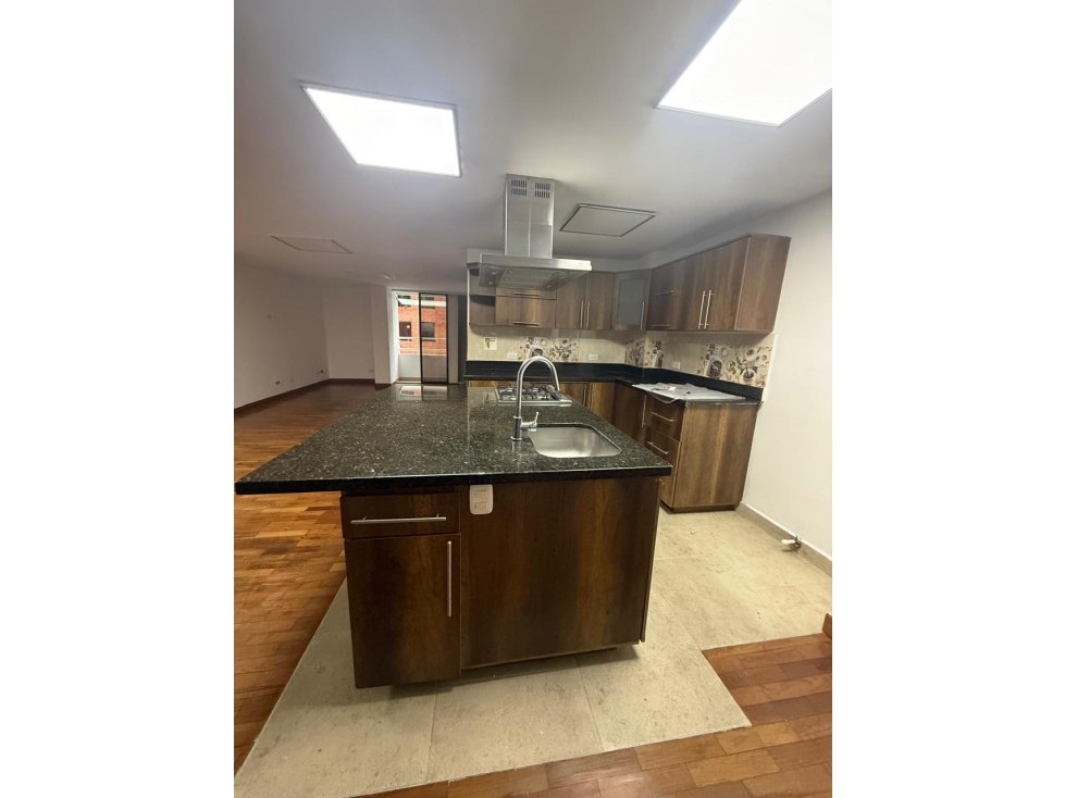 SE ARRIENDA APARTAMENTO DUPLEX EN LAURELES SEGUNDO PARQUE — foto 4