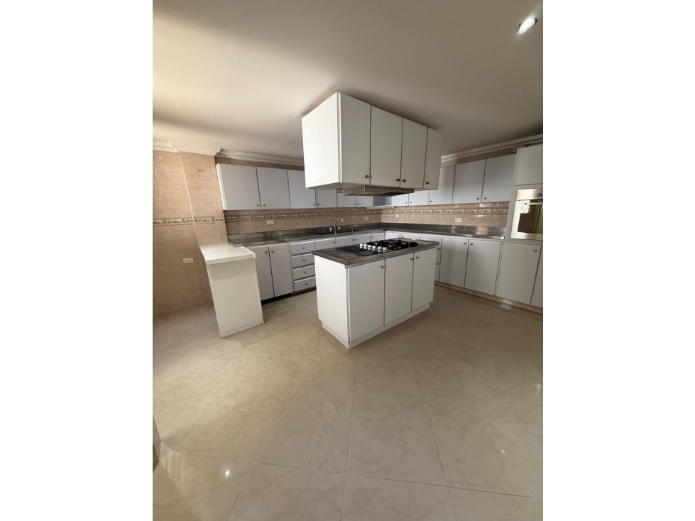 SE VENDE APARTAMENTO EN LAURELES MEDELLIN