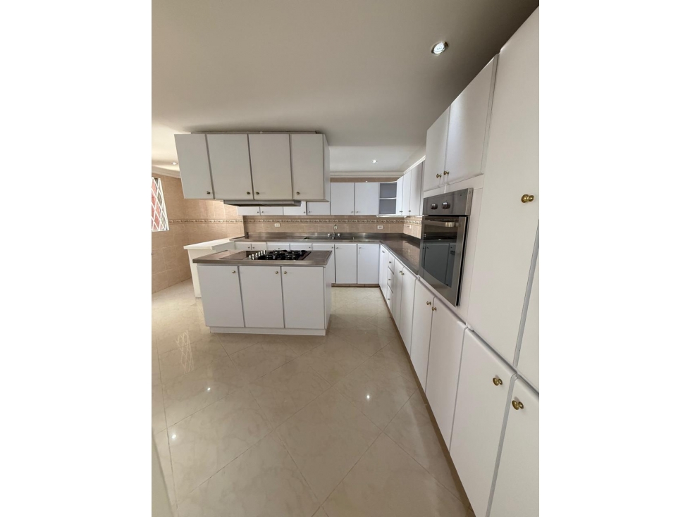SE VENDE APARTAMENTO EN LAURELES MEDELLIN — foto 2