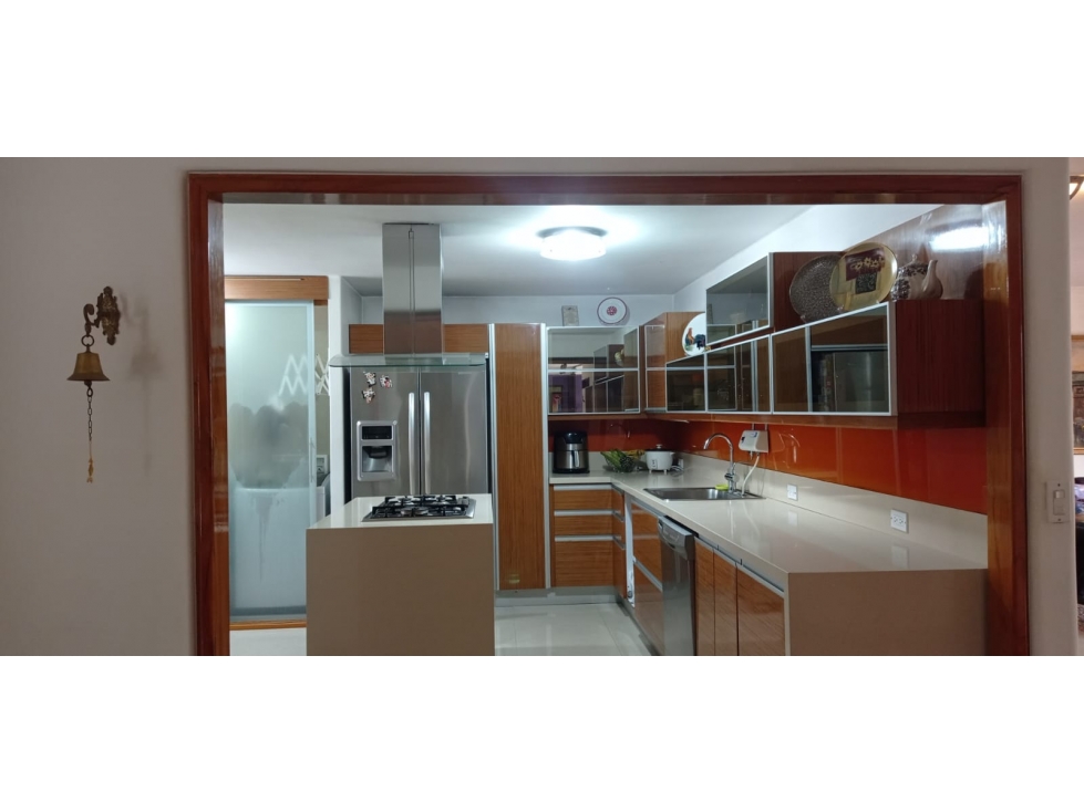 SE VENDE APARTAMENTO EN LAURELES MEDELLIN