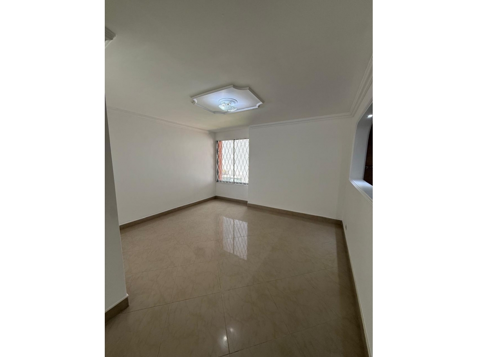 SE VENDE APARTAMENTO EN LAURELES MEDELLIN — foto 4