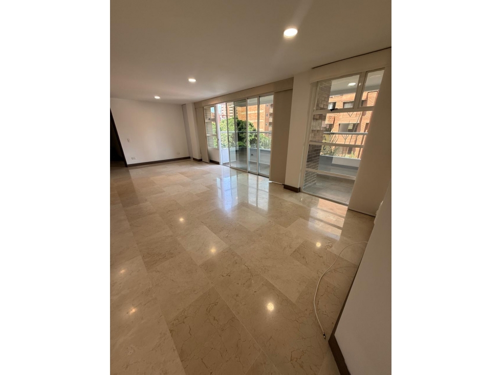 SE ARRIENDA APARTAMENTO EN LAURELES MEDELLIN