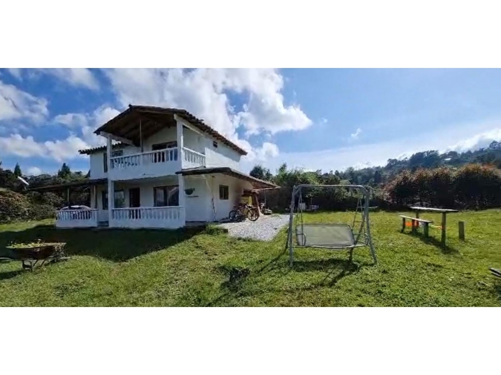 SE VENDE CASA LOTE EN SANTA ELENA ANTIOQUIA - 2
