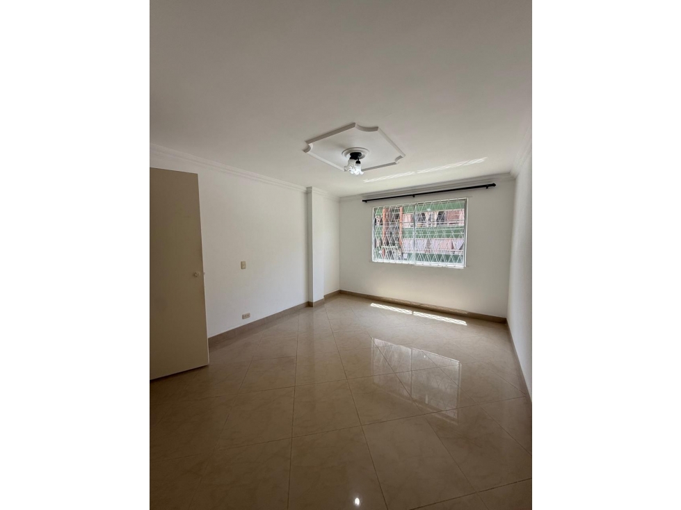 SE VENDE APARTAMENTO EN LAURELES MEDELLIN — foto 5