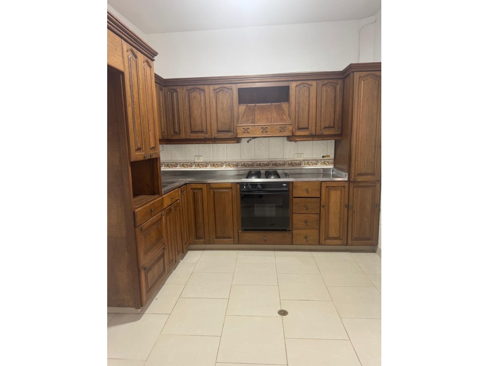 SE ARRIENDA CASA EN LAURELES MEDELLIN