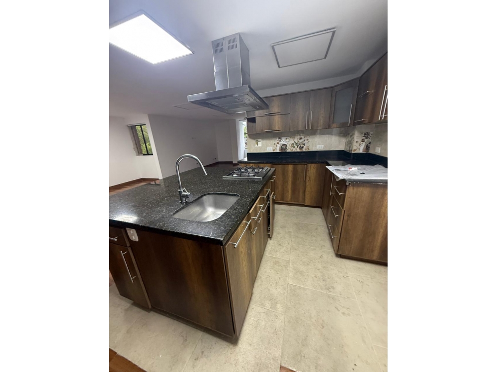 SE ARRIENDA APARTAMENTO DUPLEX EN LAURELES SEGUNDO PARQUE — foto 6