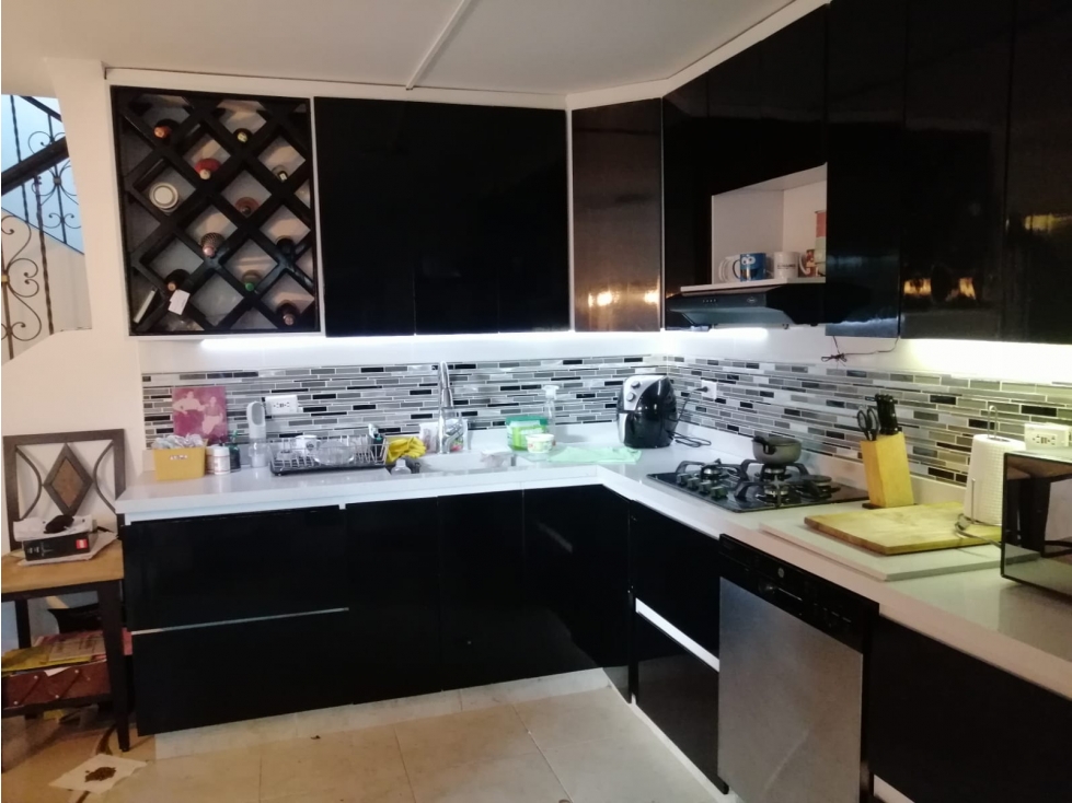 SE VENDE CASA EN ENVIGADO SECTOR LOMA LAS BRUJAS