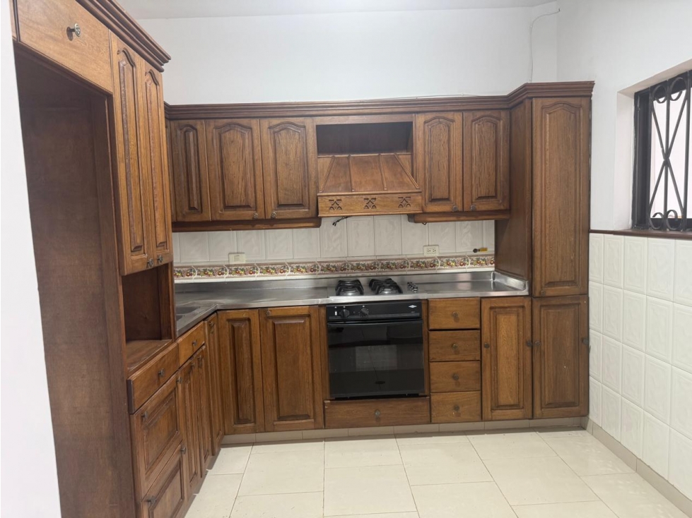 SE ARRIENDA CASA EN LAURELES MEDELLIN — foto 2