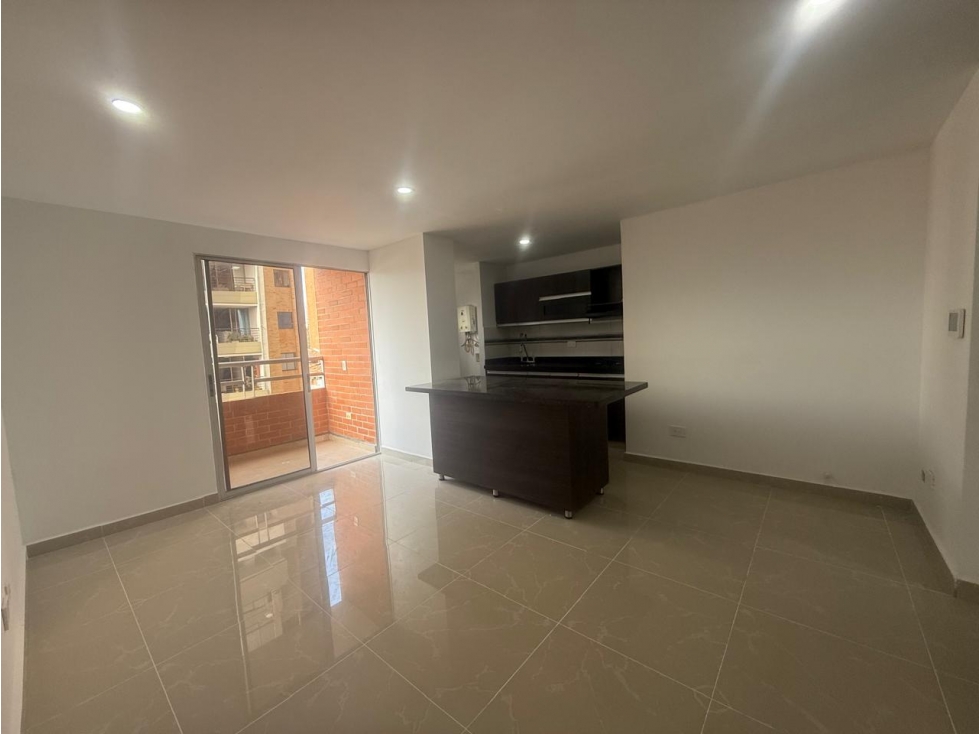SE ARRIENDA APARTAMENTO EN LAURELES MEDELLIN — foto 2