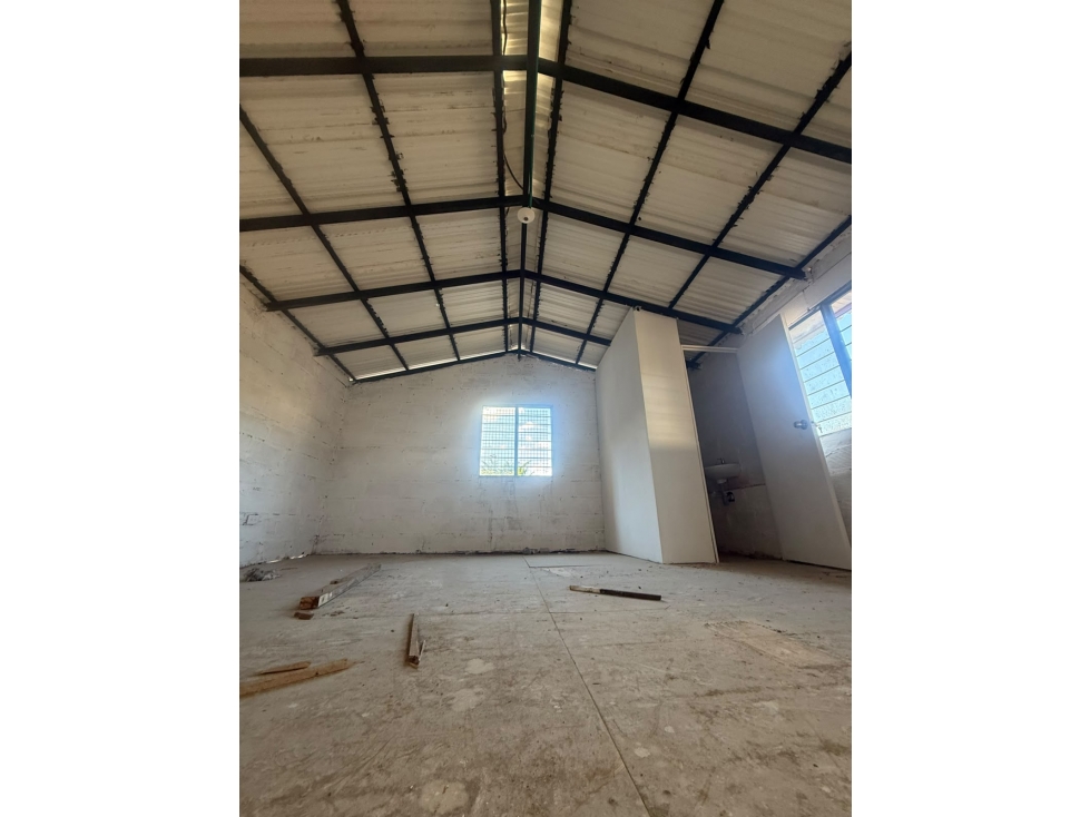 SE ARRIENDA BODEGA EN SECTOR NARANJAL MEDELLIN - 4