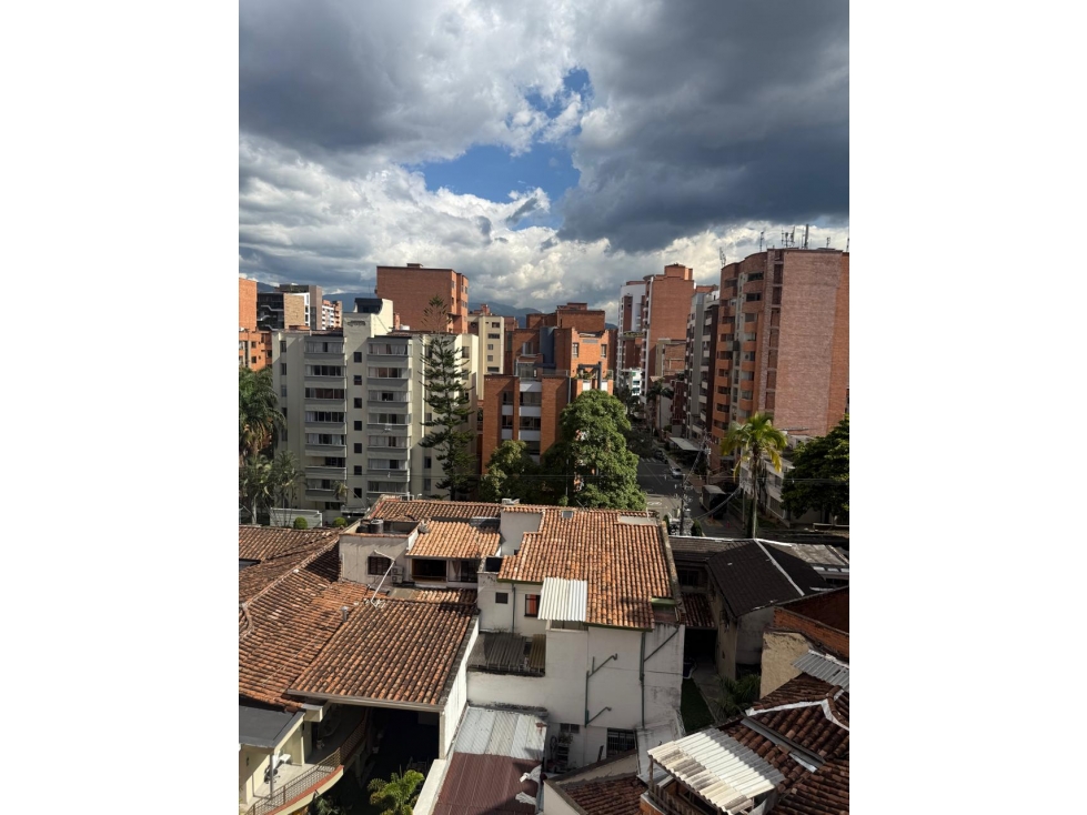 SE VENDE APARTAMENTO SEGUNDO PARQUE EN LAURELES MEDELLIN — foto 2