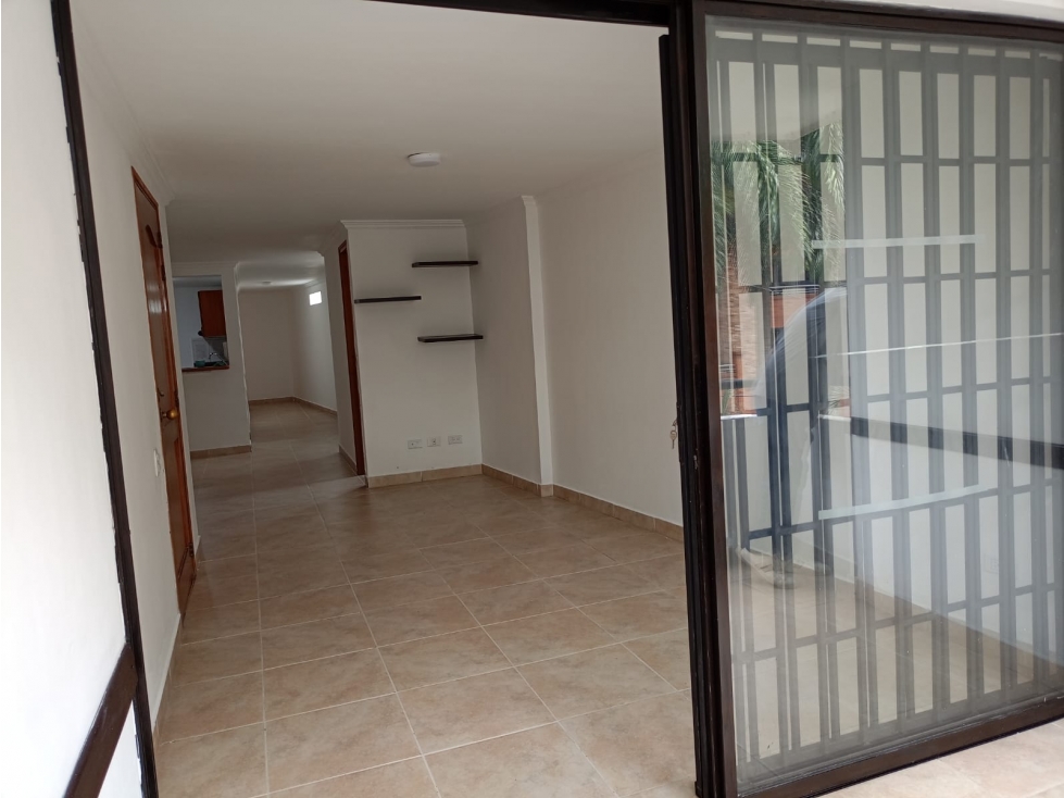 SE VENDE APARTAMENTO EN LAURELES MEDELLIN — foto 2