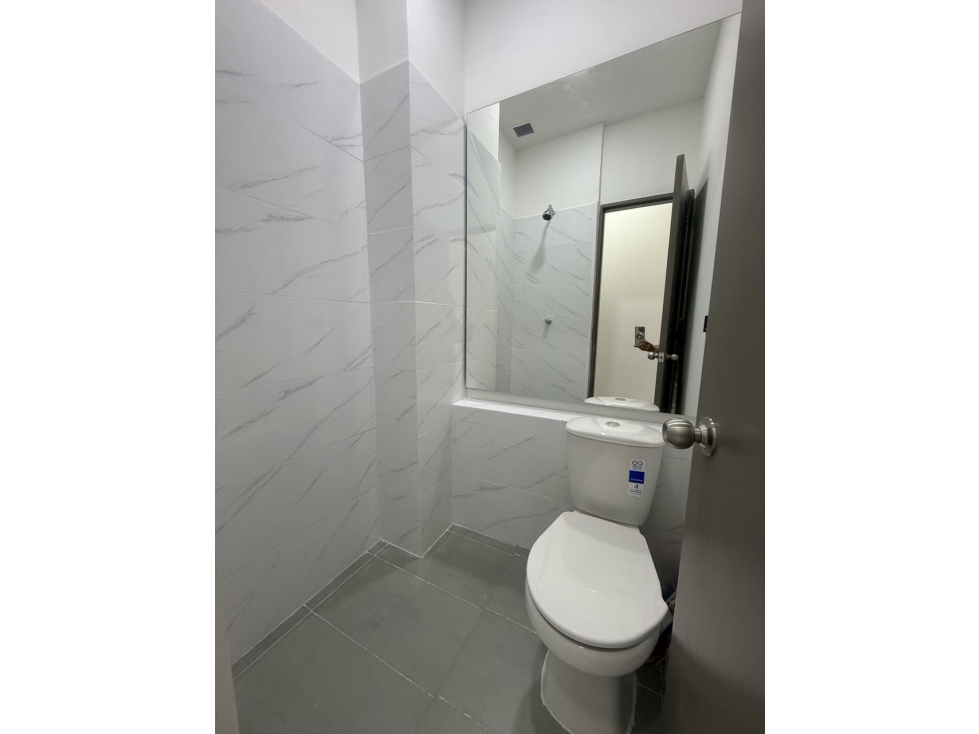 SE ARRIENDA LOCAL EN SIMON BOLIVAR LAURELES — foto 4
