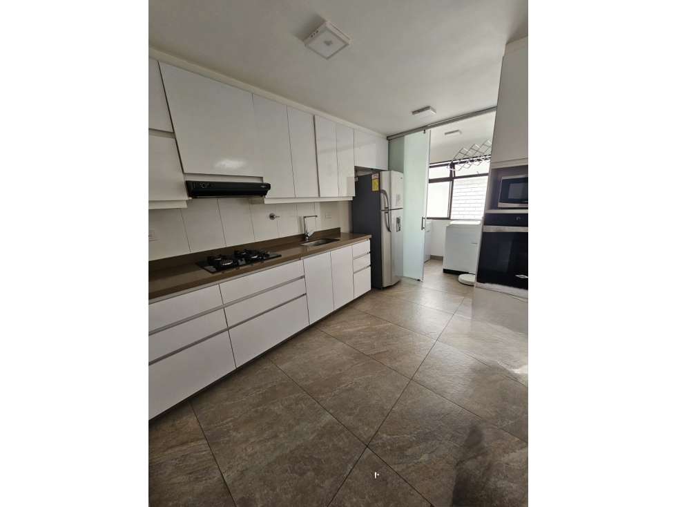 SE VENDE APARTAMENTO EN LAURELES MEDELLIN