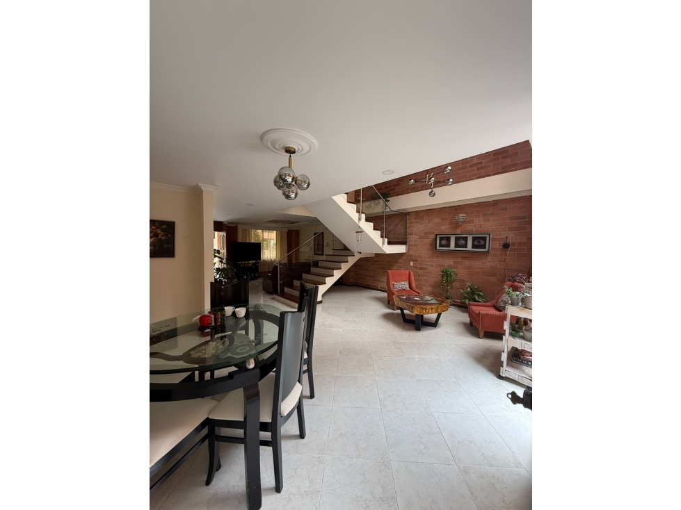 SE VENDE CASA EN SABANETA ANTIOQUIA