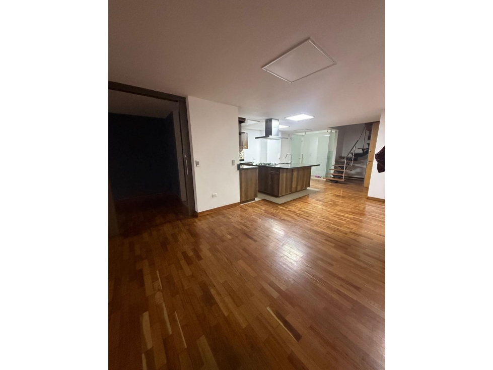 SE ARRIENDA APARTAMENTO DUPLEX EN LAURELES SEGUNDO PARQUE — foto 2