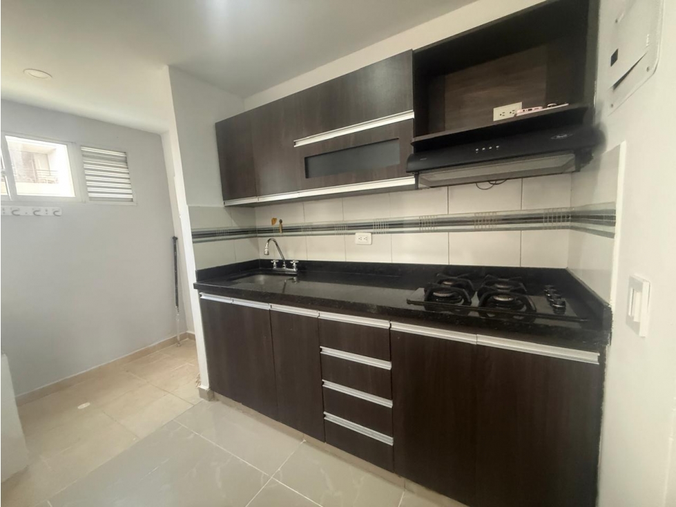 SE ARRIENDA APARTAMENTO EN LAURELES MEDELLIN — foto 3