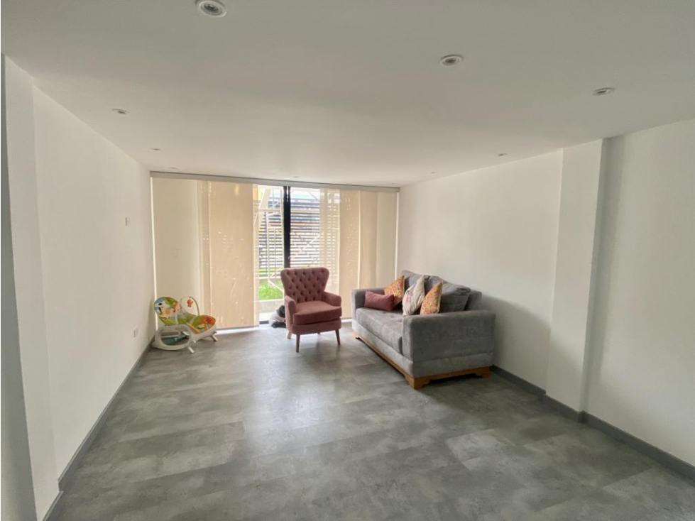 VENTA CASA REMODELADA SECTOR ARBOLEDA