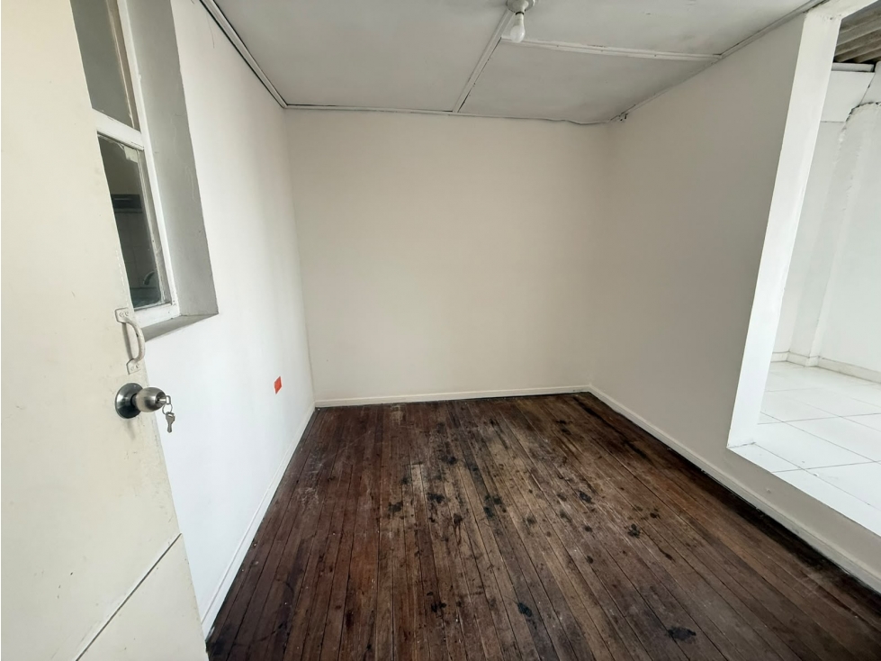 ARRIENDA LOCAL COMERCIAL EN MILÁN — foto 4