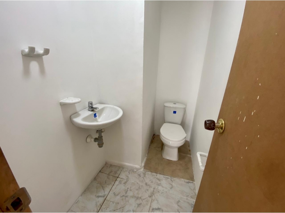 ARRIENDA LOCAL COMERCIAL ALTA SUIZA — foto 2