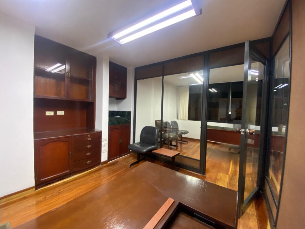 ARRIENDA OFICINA EN EL CENTRO — foto 3
