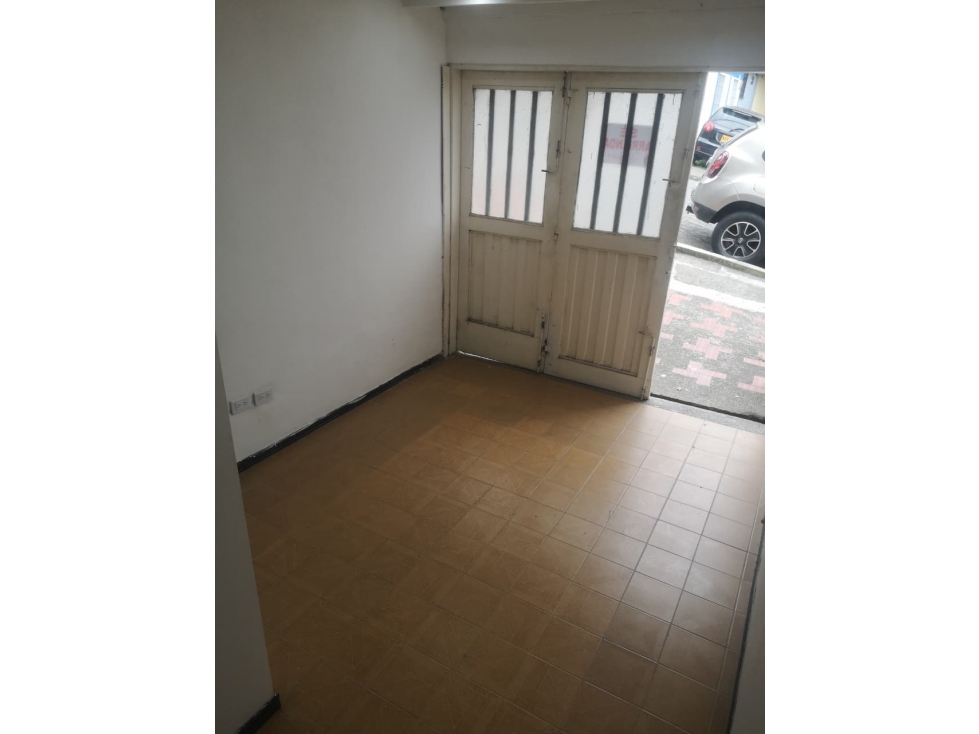 ARRIENDA LOCAL CON SERVICIOS INCLUIDOS EN LOS ALCAZARES — foto 3