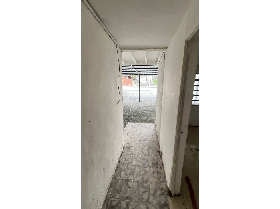 ARRIENDA LOCAL COMERCIAL EN ALTA SUIZA — foto 4