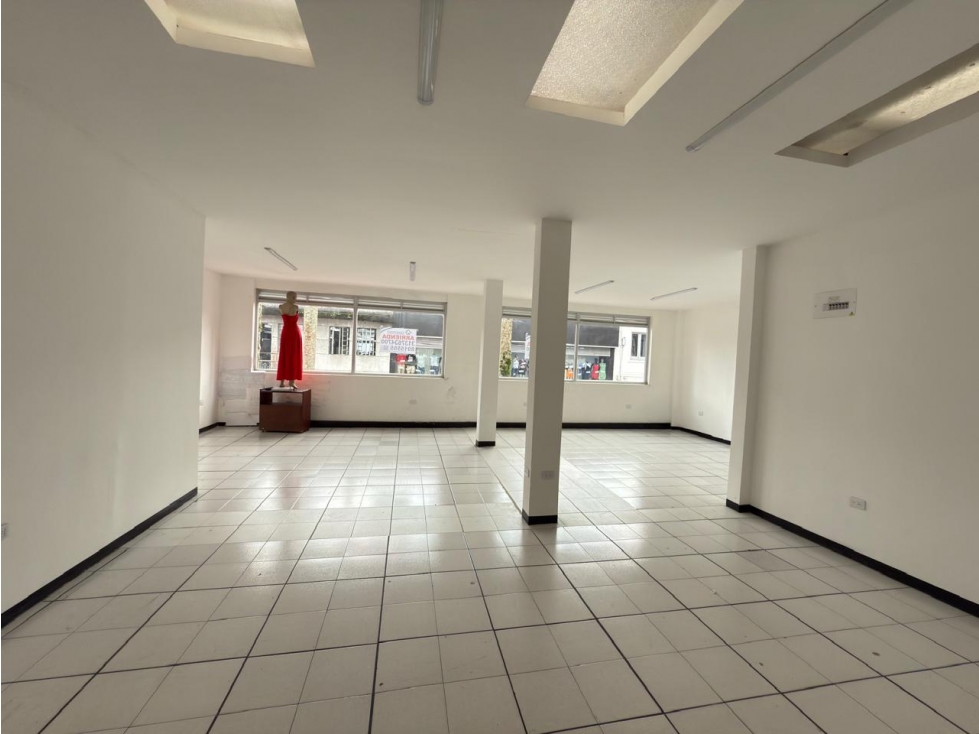 ARRIENDA LOCAL COMERCIAL SECTOR CENTRO — foto 2